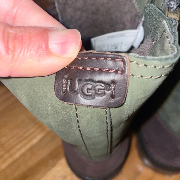 Women’s UGG combat boots - Picture 4 of 4